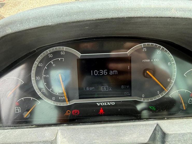 2017-volvo-l60h-image-22