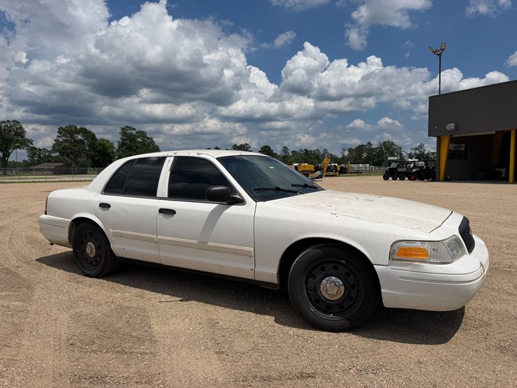 #30601-•-2009-ford-crown-vic-image-2