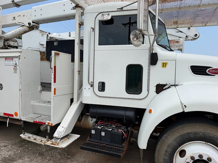 2007-peterbilt-335-image-19