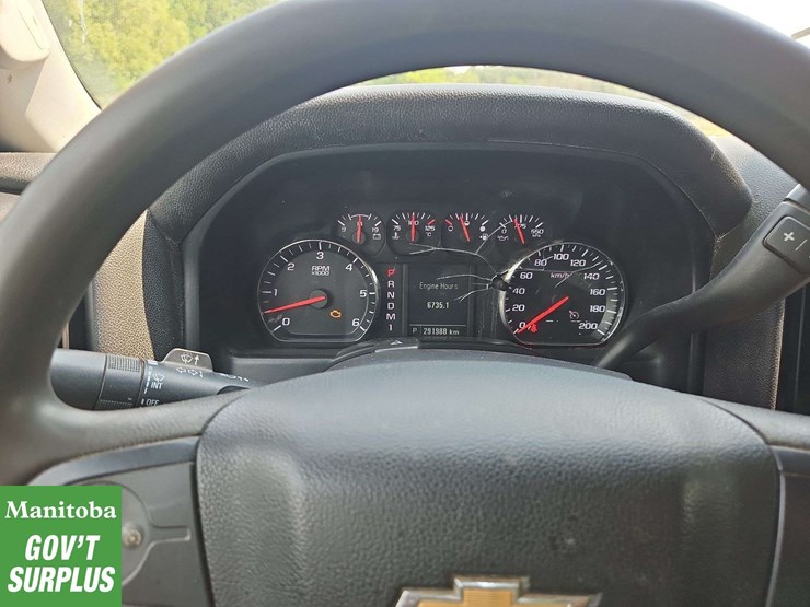 2015-chevrolet-3500-image-29