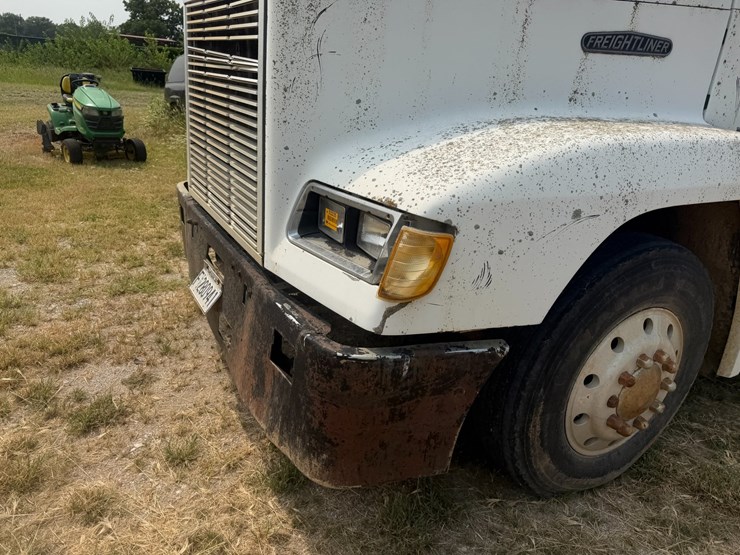 1990-freightliner-fld120-image-35