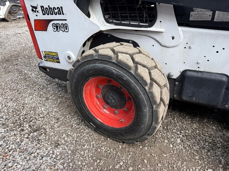 2023-bobcat-s740-image-13