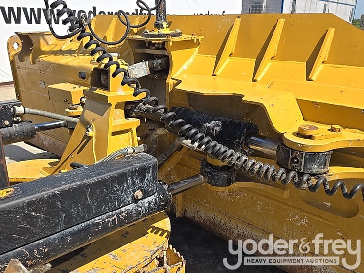 2020-caterpillar-d6k2-lgp-image-27