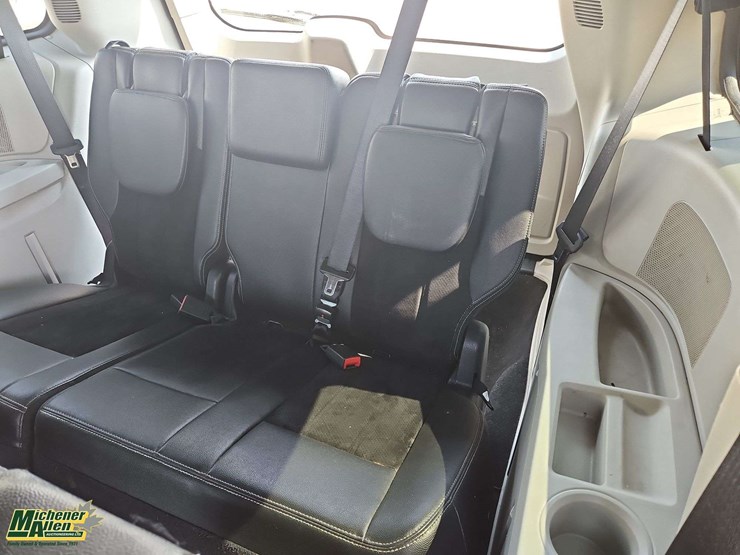 2016-dodge-grand-caravan-image-16