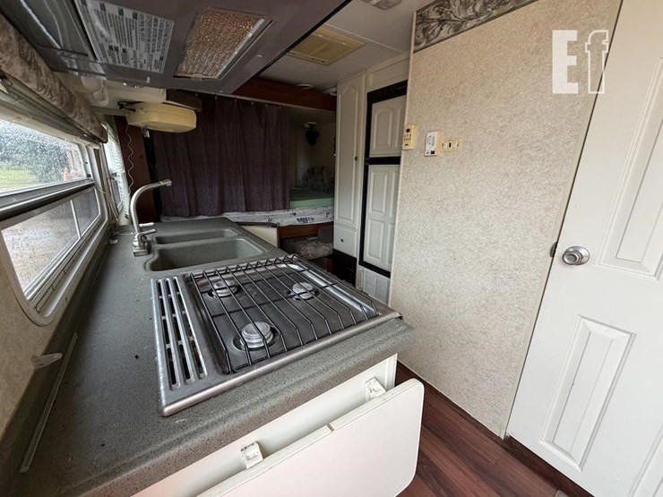 2004-keystone-rv-co-1004-image-7