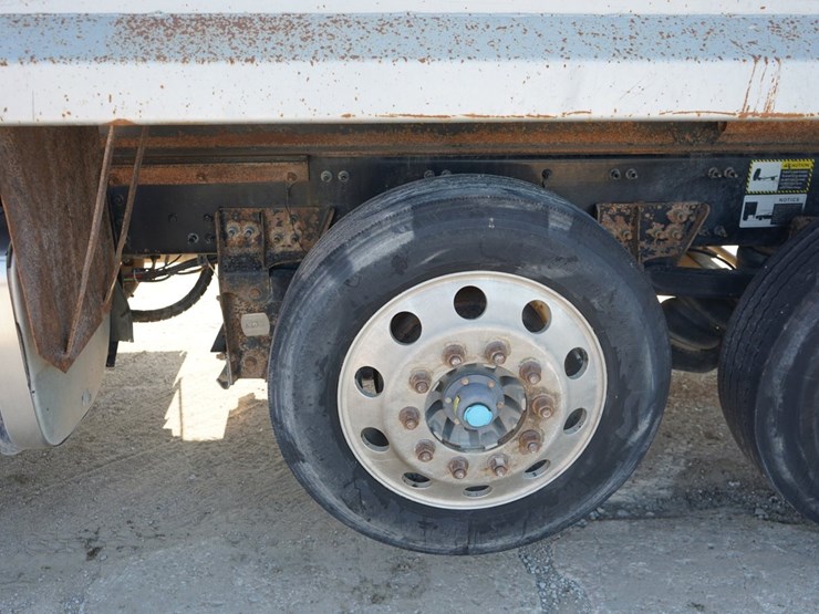 2014-mack-granite-gu713-image-27