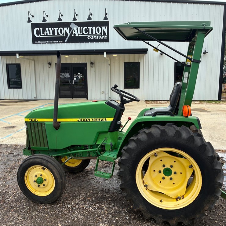 JOHN DEERE 790
