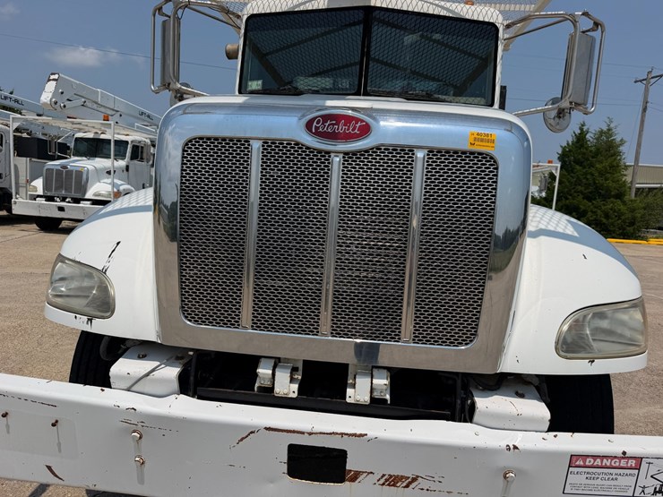 2007-peterbilt-335-image-13