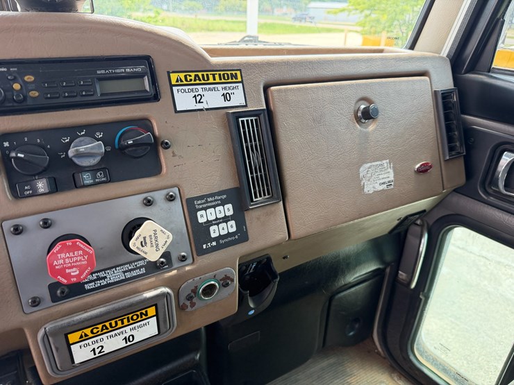 2007-peterbilt-335-image-72