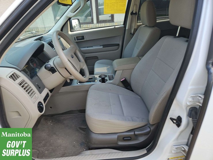 2011-ford-escape-image-18