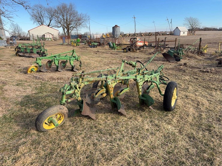 john-deere-pull-type-three-bottom-plow-image-3