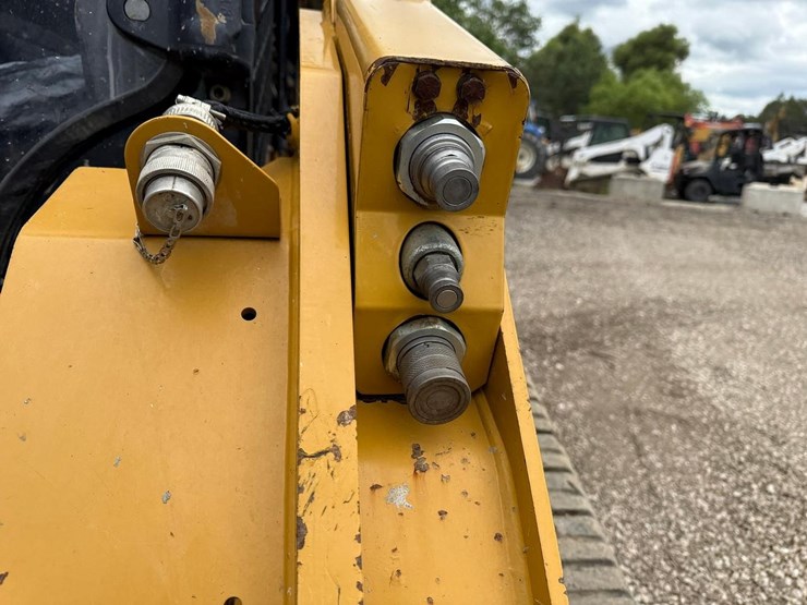 2020-caterpillar-289d3-image-12