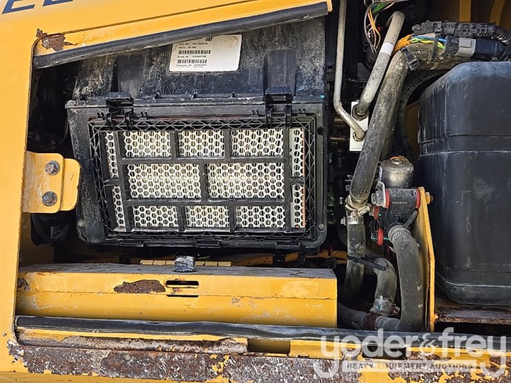 2020-caterpillar-d6k2-lgp-image-30