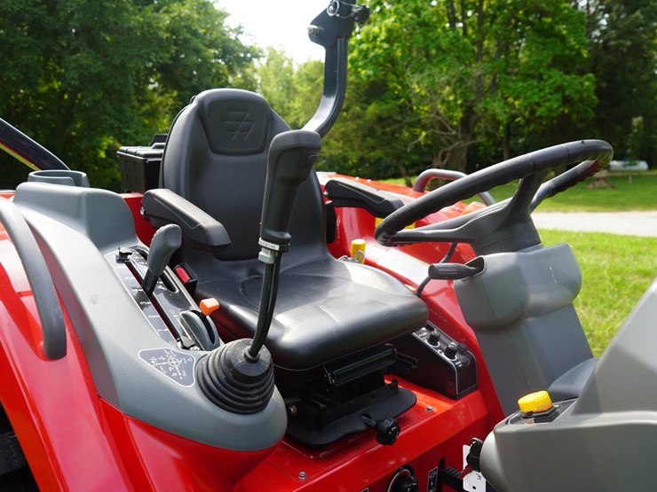 2024-massey-ferguson-1835m-image-13
