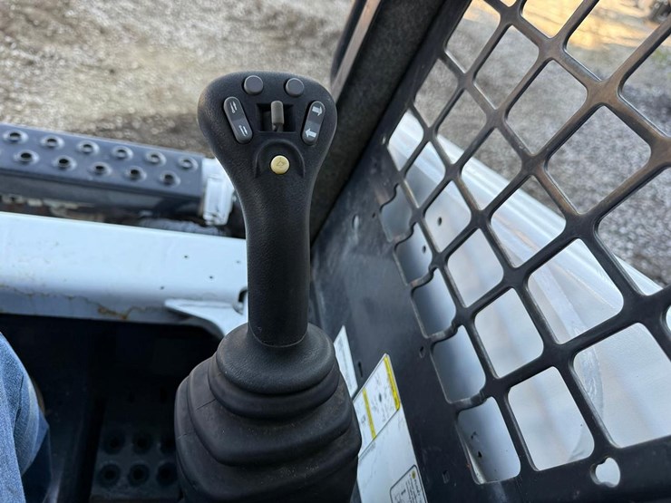 2014-bobcat-t110-image-20