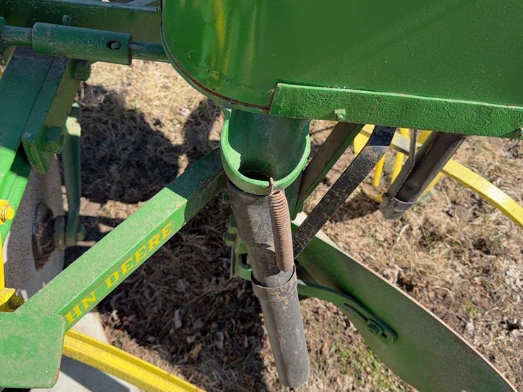 john-deere-pull-type-two-bottom-plow-image-28
