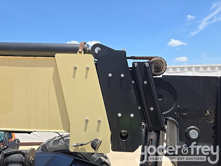 2018-jlg-1055-image-24