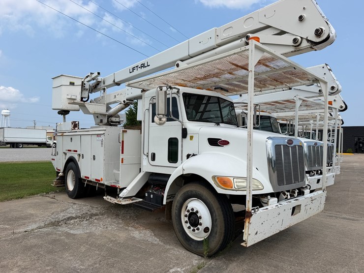 2007-peterbilt-335-image-2