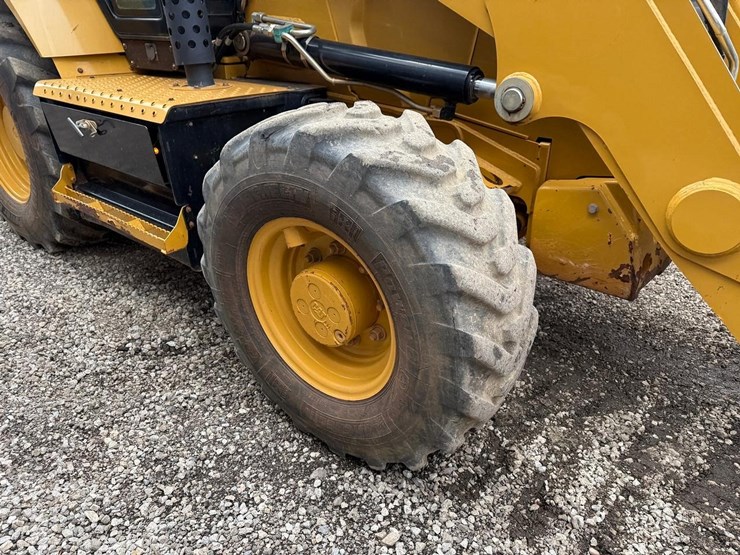 2018-caterpillar-440-image-10