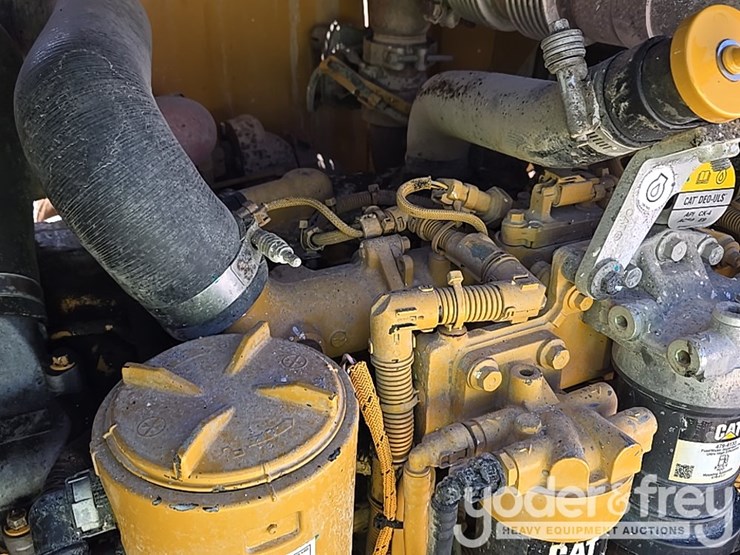 2020-caterpillar-d6k2-lgp-image-41