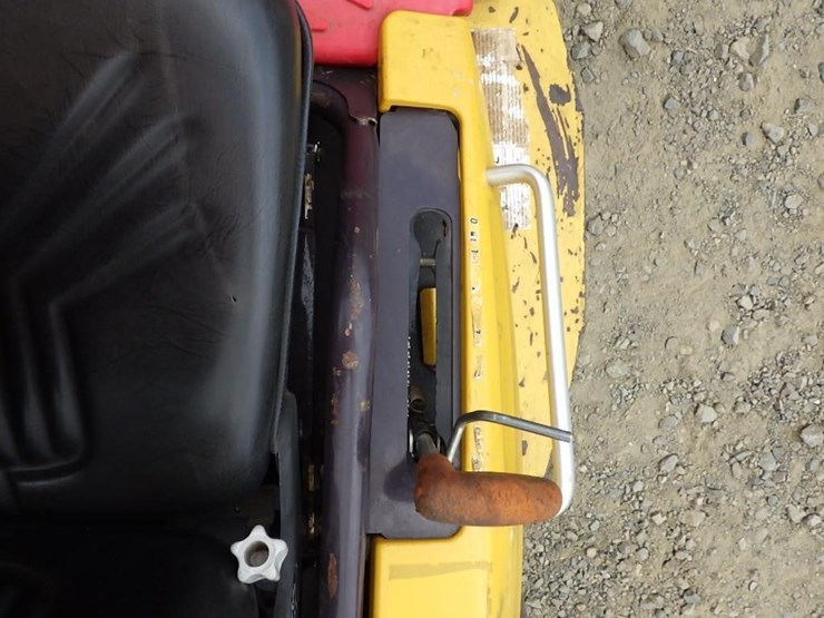 canycom-cmx2402-ride-on-mower-image-17