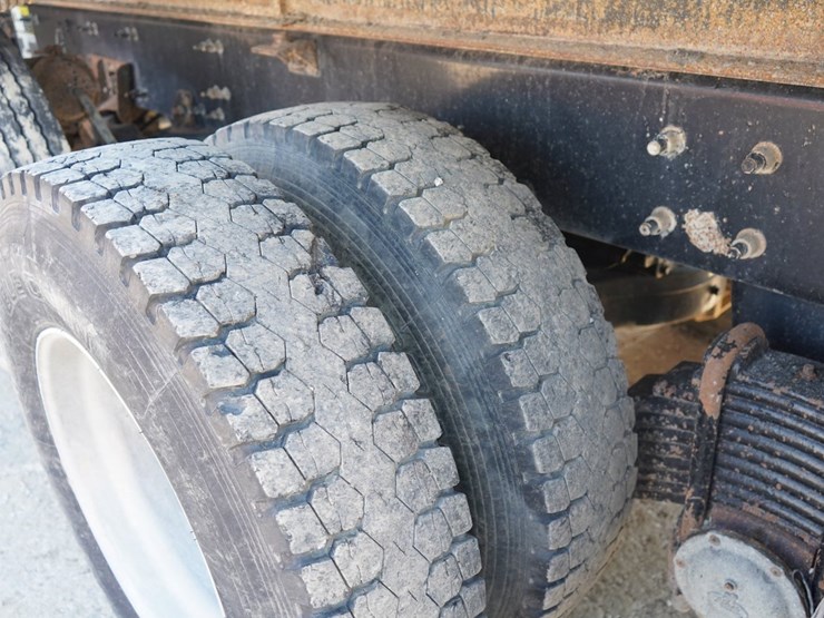 2014-mack-granite-gu713-image-35