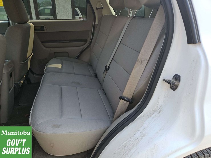 2011-ford-escape-image-21