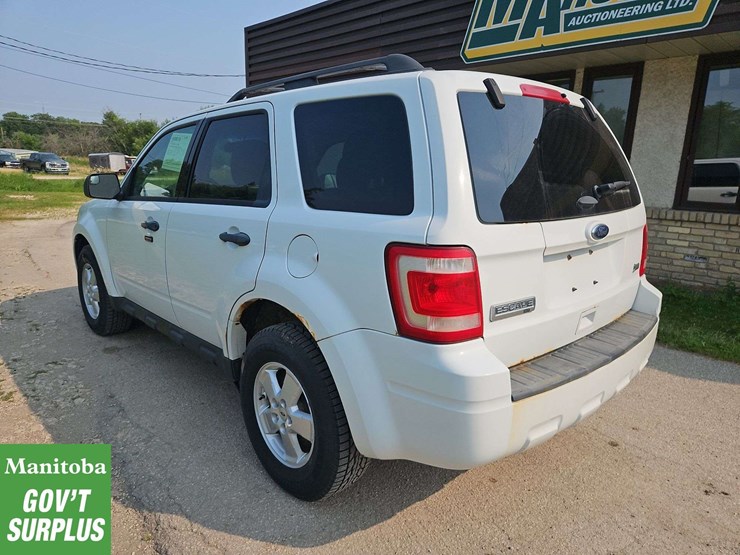2011-ford-escape-image-9