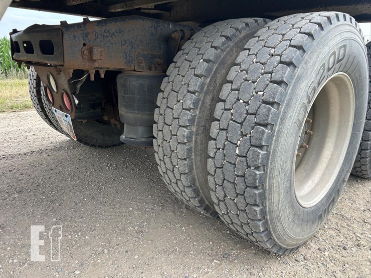 2005-freightliner-columbia-120-image-6