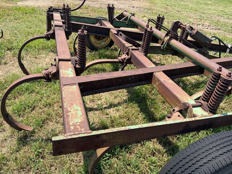 john-deere-100-image-10