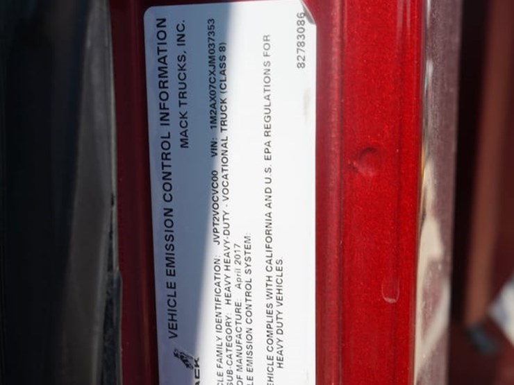 2018-mack-granite-gu713-image-10