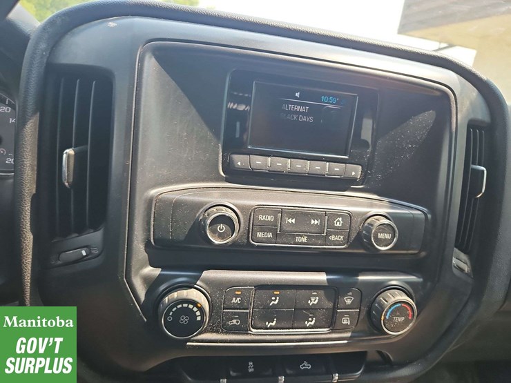 2015-chevrolet-3500-image-31
