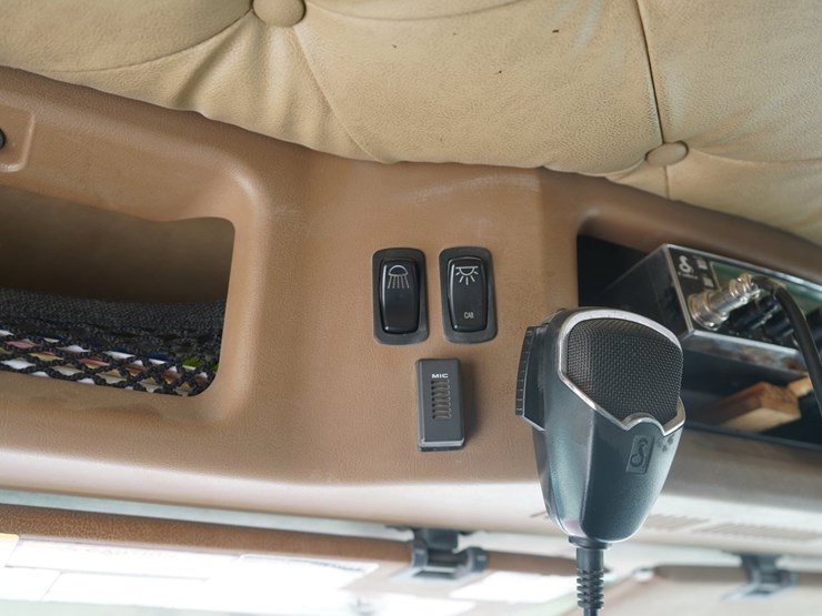 2018-mack-granite-gu713-image-16