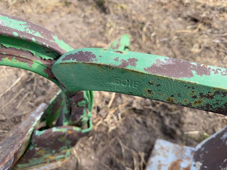 john-deere-pull-type-two-bottom-plow-image-19