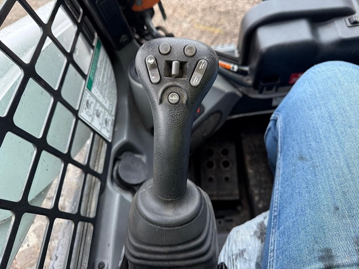 2022-bobcat-s770-image-25
