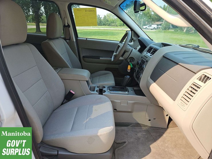 2011-ford-escape-image-26