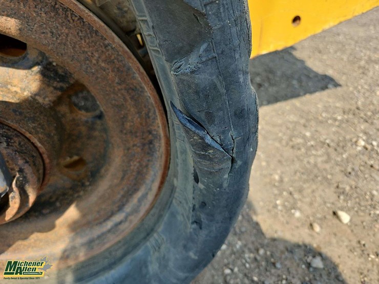 2024-deere-325g-image-38