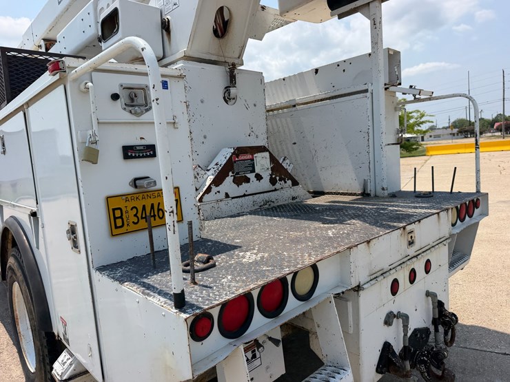 2007-peterbilt-335-image-28