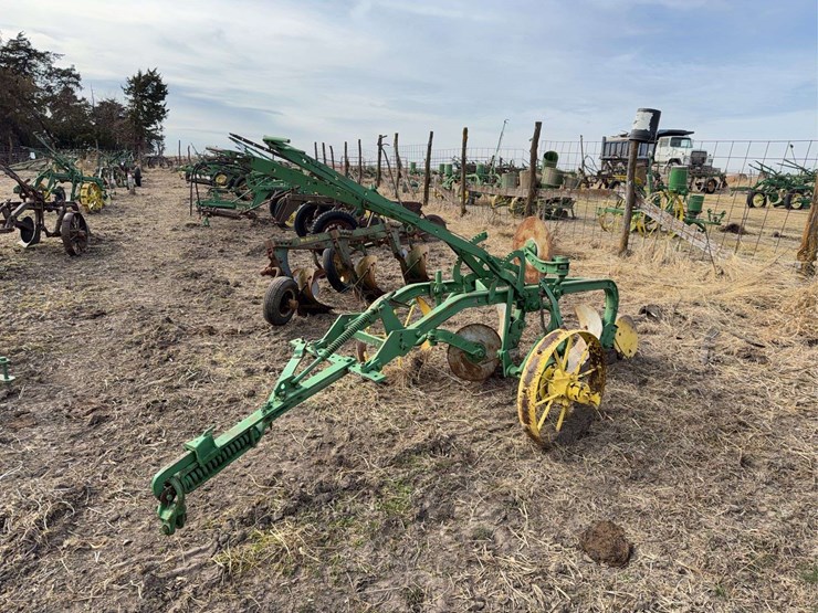 john-deere-pull-type-two-bottom-plow-image-1