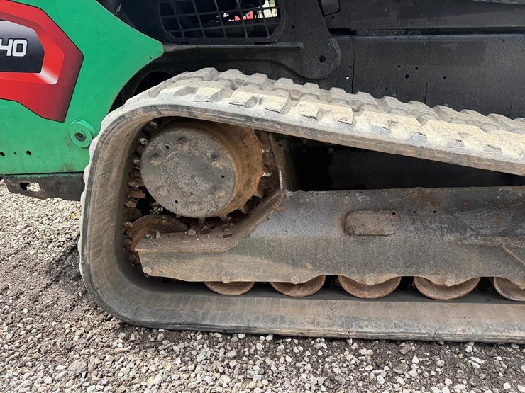 2017-bobcat-t740-image-13