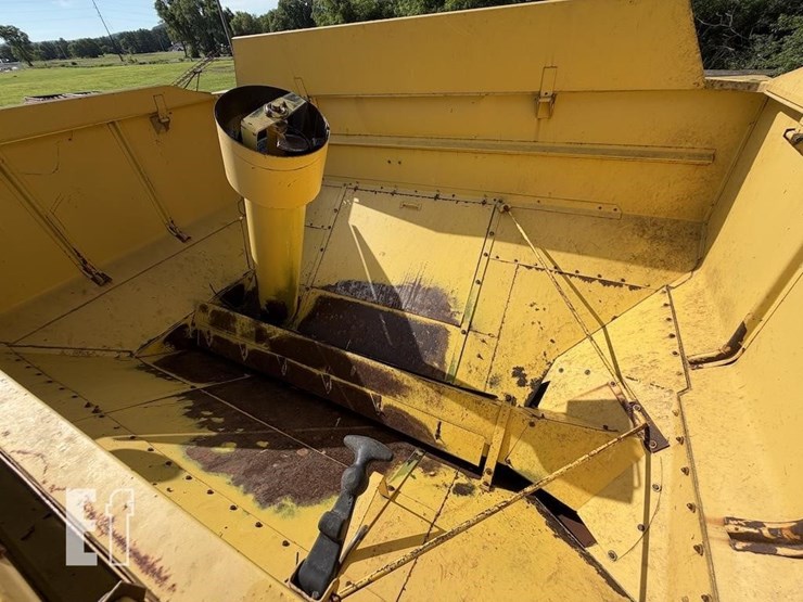 new-holland-tr85-image-14