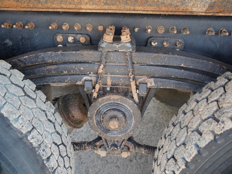 2018-mack-granite-gu713-image-29