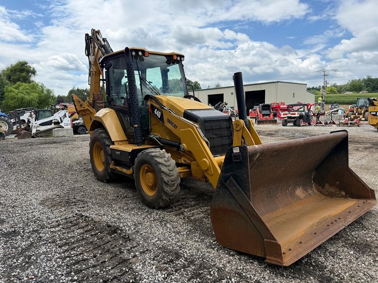 2018-caterpillar-440-image-5