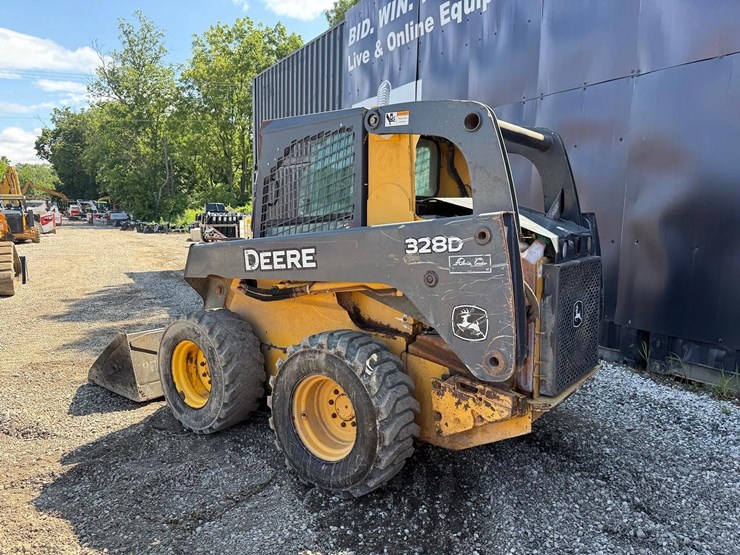 deere-328d-image-2