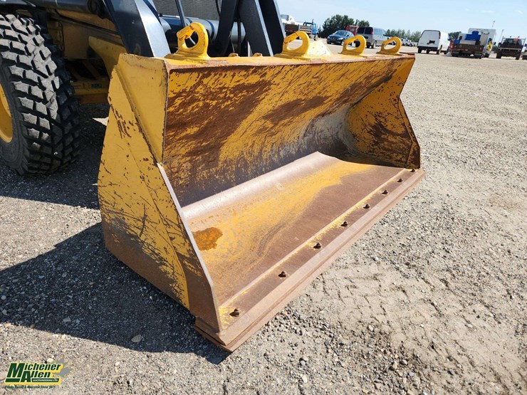 deere-410l-image-18