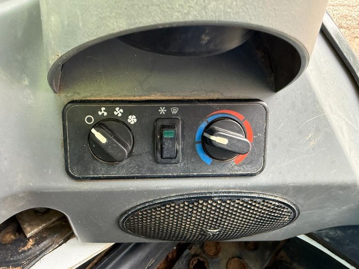 2022-bobcat-t770-image-27