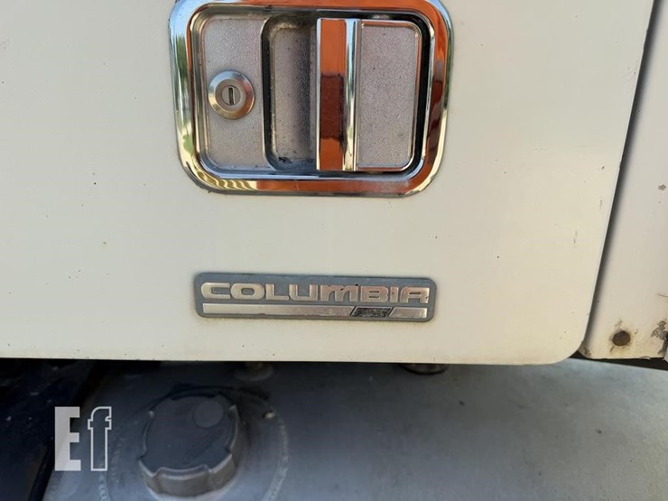 2003-freightliner-columbia-120-image-9