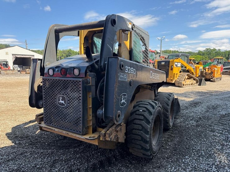 deere-328d-image-4