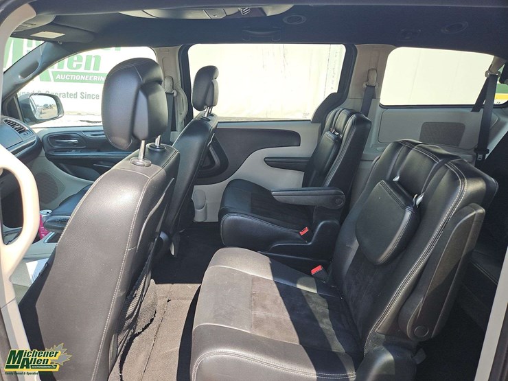 2016-dodge-grand-caravan-image-13