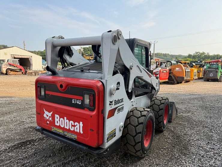 2023-bobcat-s740-image-4